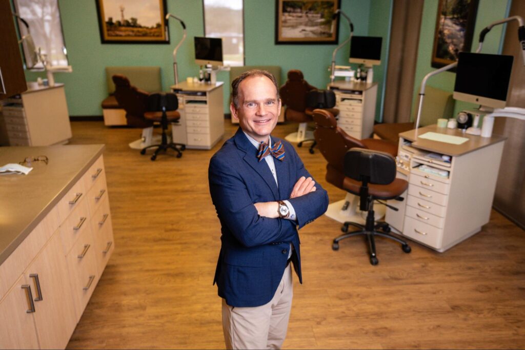 Adult Invisalign for Professionals: Confidence That Fits a Busy Lifestyle